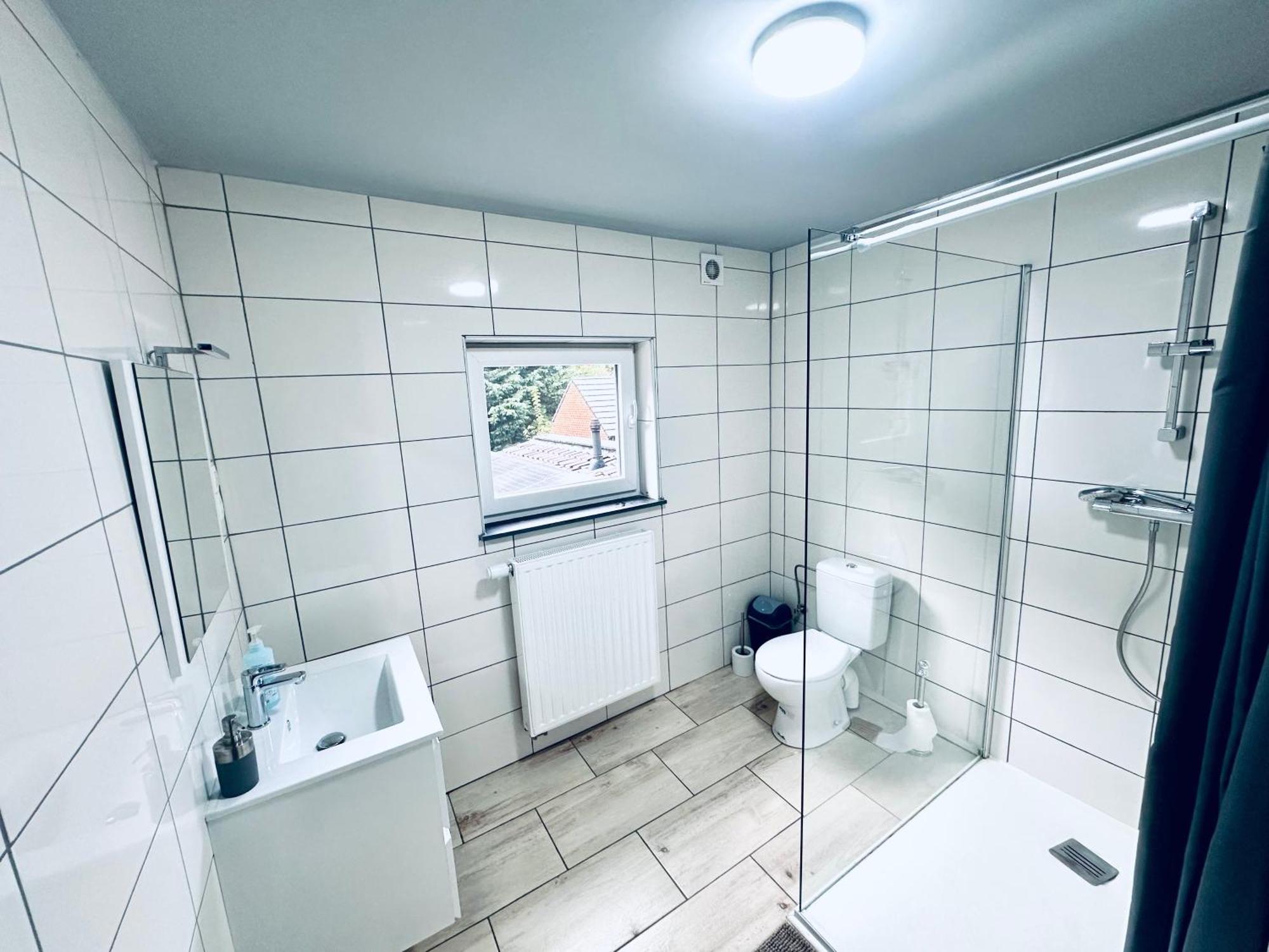Chambre Et Sdd Privees Dans Une Maison Partagee Avec Des Residents Mons Luaran gambar