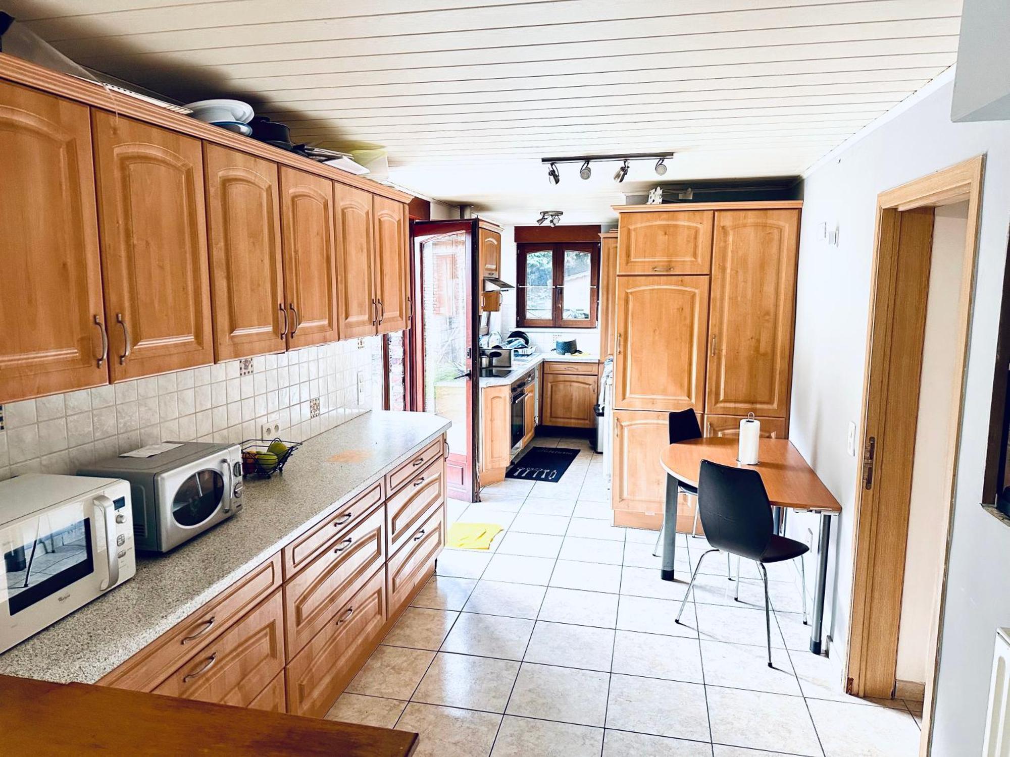 Chambre Et Sdd Privees Dans Une Maison Partagee Avec Des Residents Mons Luaran gambar